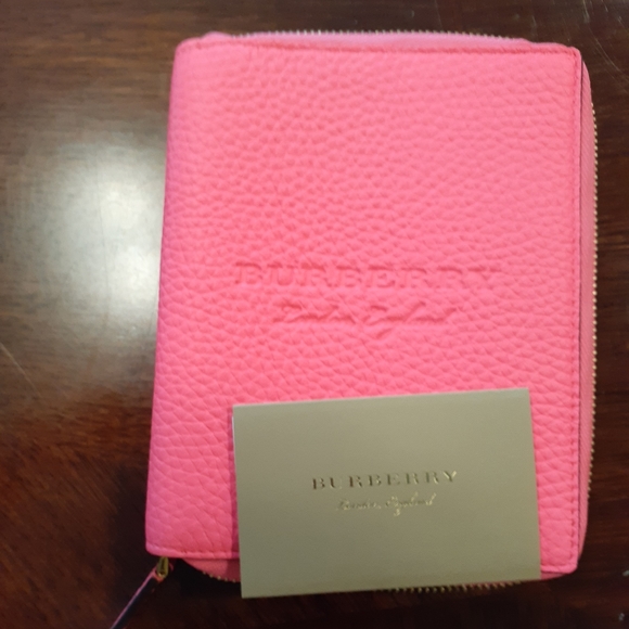 Burberry Passport holder - Picture 2 of 6